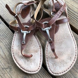 BORN thong brown sandals